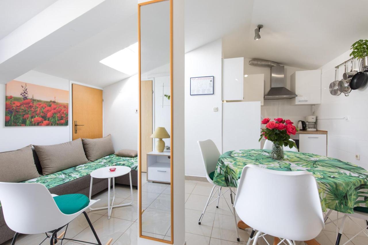 Apartment & Rooms Ivica クルク エクステリア 写真