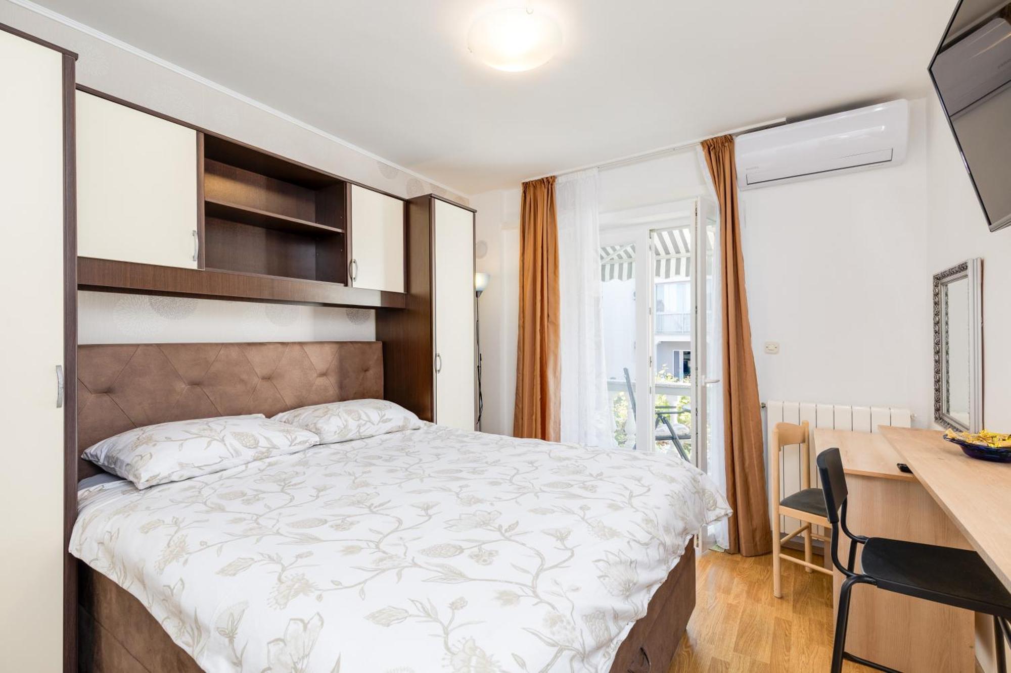 Apartment & Rooms Ivica クルク エクステリア 写真