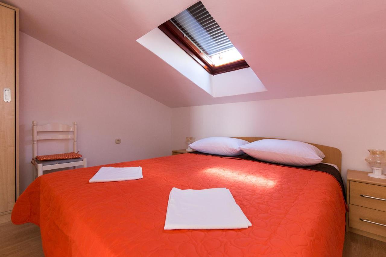 Apartment & Rooms Ivica クルク エクステリア 写真